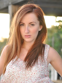 babes model Sophia Smith